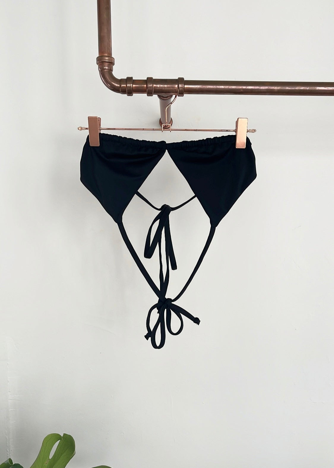 Simple Triangle Top - Black